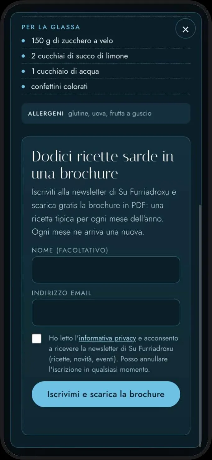 Fine di una ricetta con gli ingredienti per la glassa e gli allergeni, e sotto il riquadro Dodici ricette sarde in una brochure con i campi nome ed e-mail e il pulsante Iscrivimi e scarica la brochure