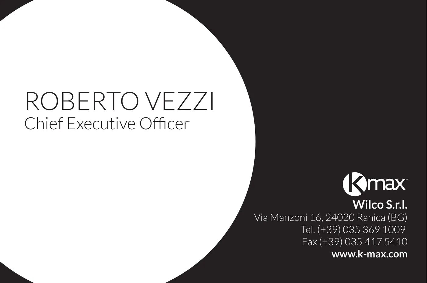 Verso de la carte de visite : un grand cercle blanc avec le nom et la fonction de Chief Executive Officer, sur fond noir avec les coordonnées de Wilco S.r.l. en bas à droite