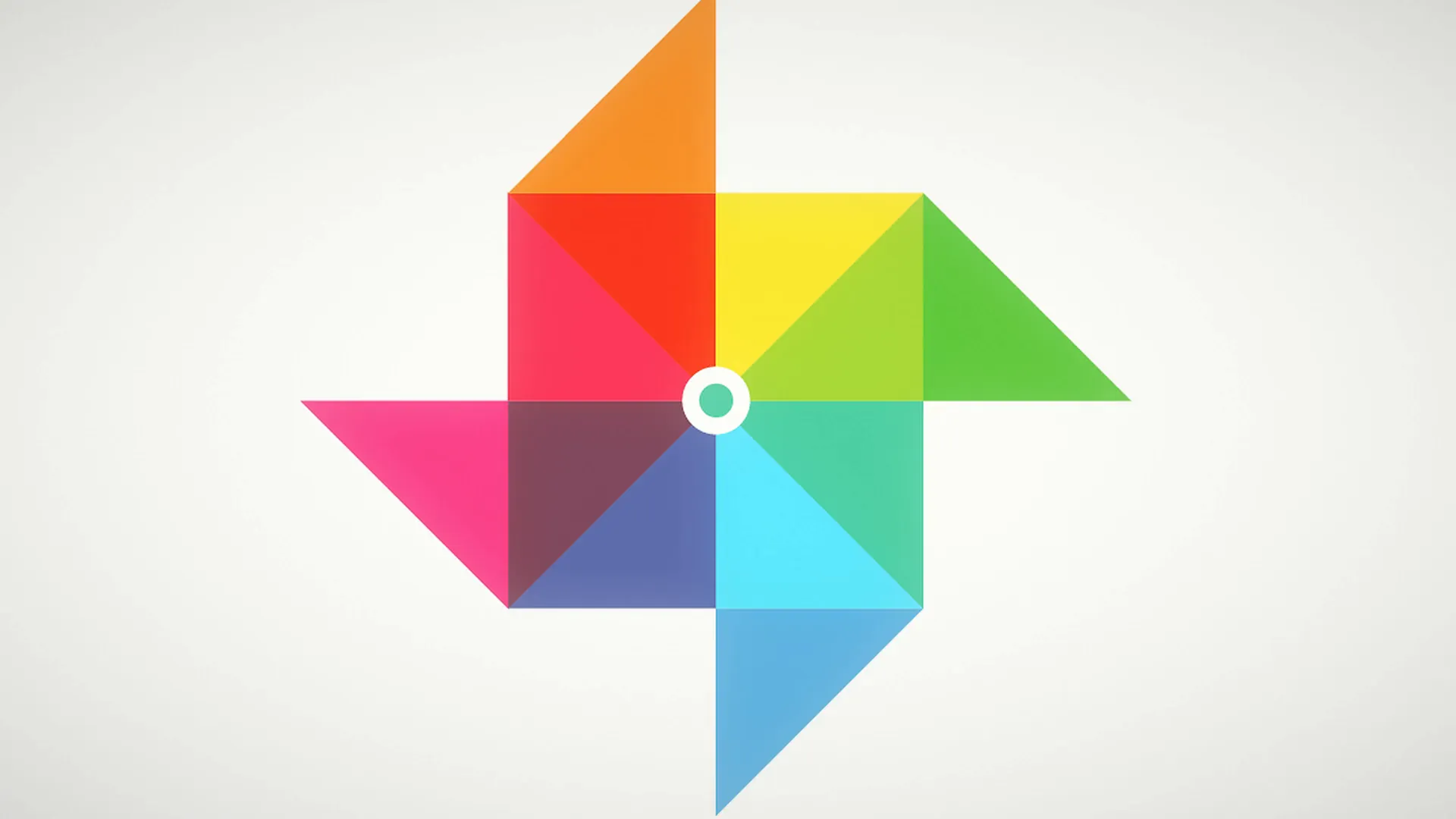 La girandola colorata del marchio Zerotondo, fatta di triangoli, su fondo chiaro
